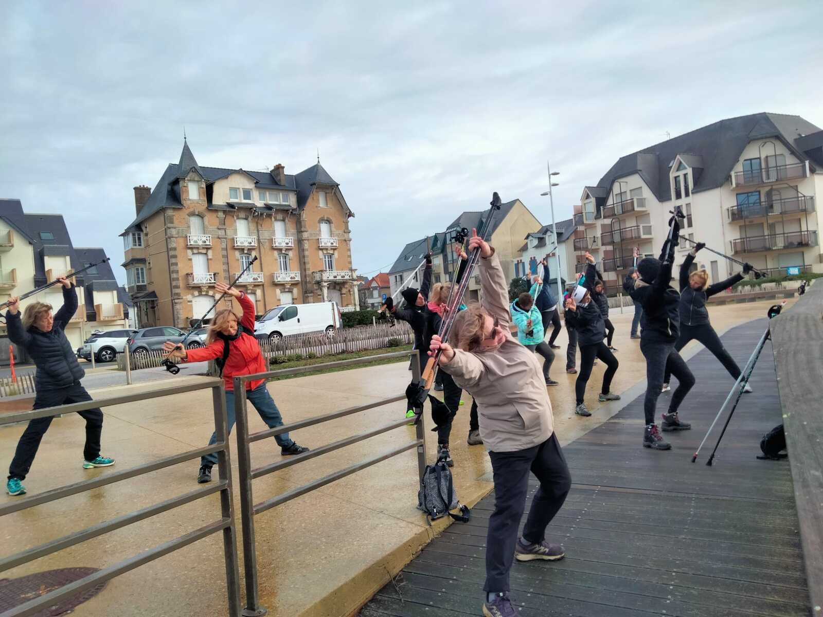 MARCHE NORDIQUE AVEC JORDAN